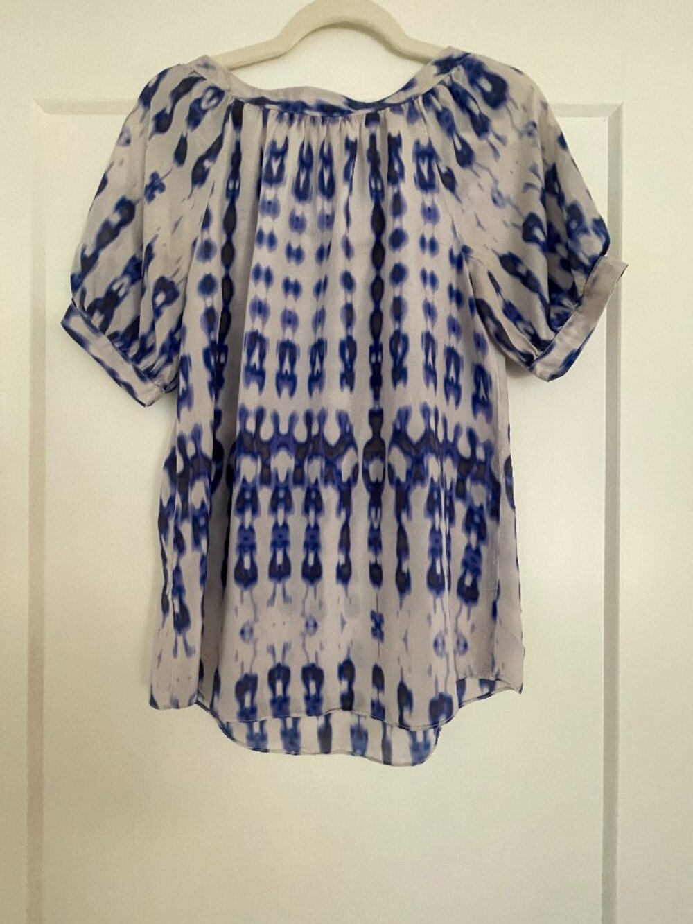 Velvet by Graham & Spencer 100% Silk Blue Tie Dye Ikat Blouse – Petite / Size P